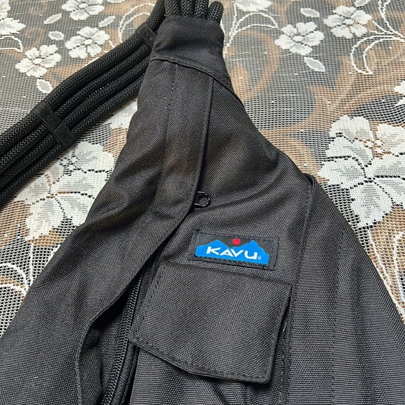 Kavu Black Sling Bag - Picture 2 of 8
